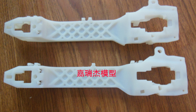 做手板模型時為什么要噴油呢？